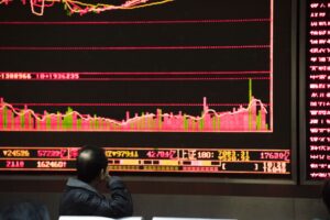 中国株、取引開始からわずか29分で終日取引停止に