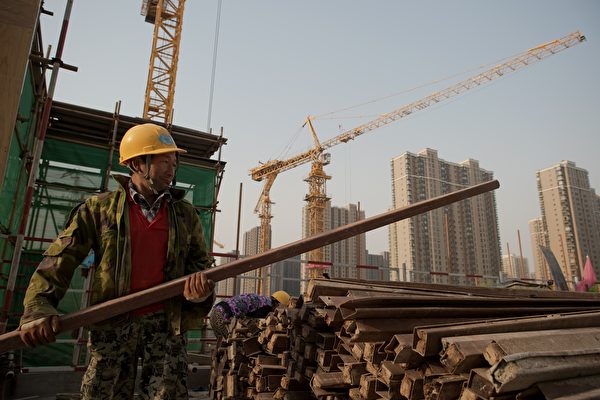 中国7月経済指標、「景気後退に入ろうとしている」との見方も