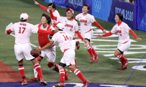 東京五輪ソフトボール、日本が金メダル　13年ぶり2度目