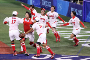 東京五輪ソフトボール、日本が金メダル　13年ぶり2度目