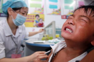 ワクチン不安が起きている中国　香港が本土人の越境接種に制限
