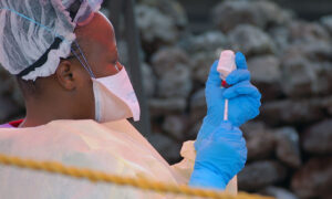 中国人科学者、カナダ旅客機でエボラ出血熱の生きたウイルスを輸送