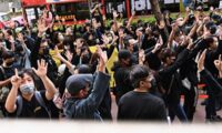 香港民主派47人が出廷　市民千人超が裁判所前で声援