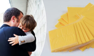 赤ちゃんの顔にチーズを投げつける奇妙な「チーズ・チャレンジ」に賛否