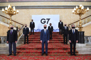 中国「戦狼画家」、G7外相らを八カ国連合軍と揶揄　集合写真をパロディ化
