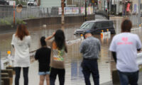 西日本で猛烈な雨　160万人に避難指示　8日まで前線停滞
