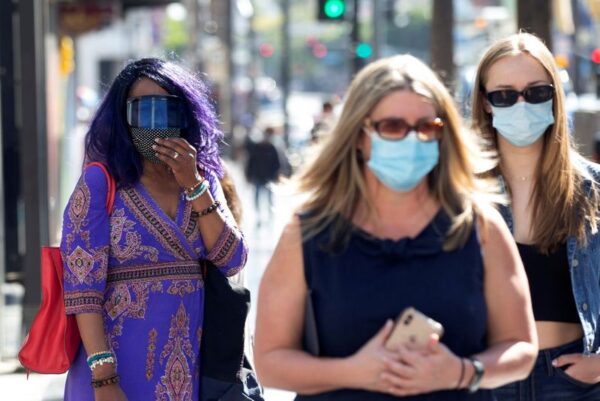 米ロサンゼルス郡、マスク着用を再び義務化へ　コロナ拡大に対応