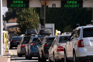 カナダ、米国人旅行者を16カ月ぶりに受け入れ　ワクチン完了条件