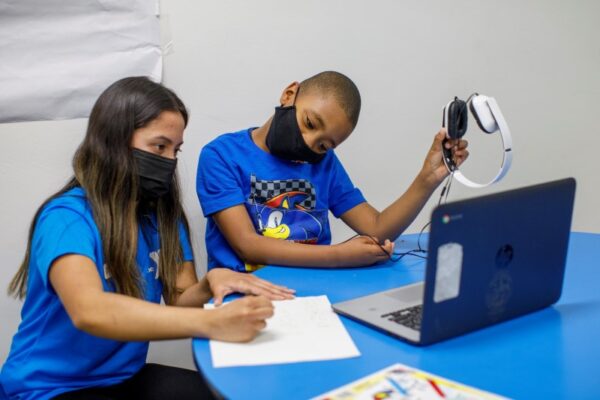 カリフォルニア州、教職員にコロナワクチン接種か定期検査義務付け