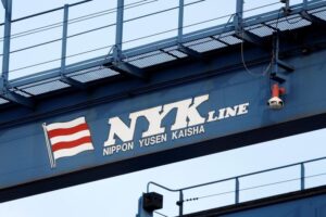 八戸沖の貨物船座礁で油流出、政府が情報連絡室を設置