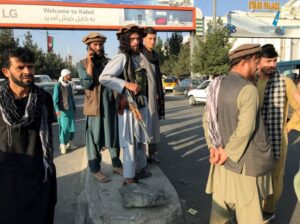 タリバン「戦争終結」宣言、アフガン大統領出国　欧米は退避加速