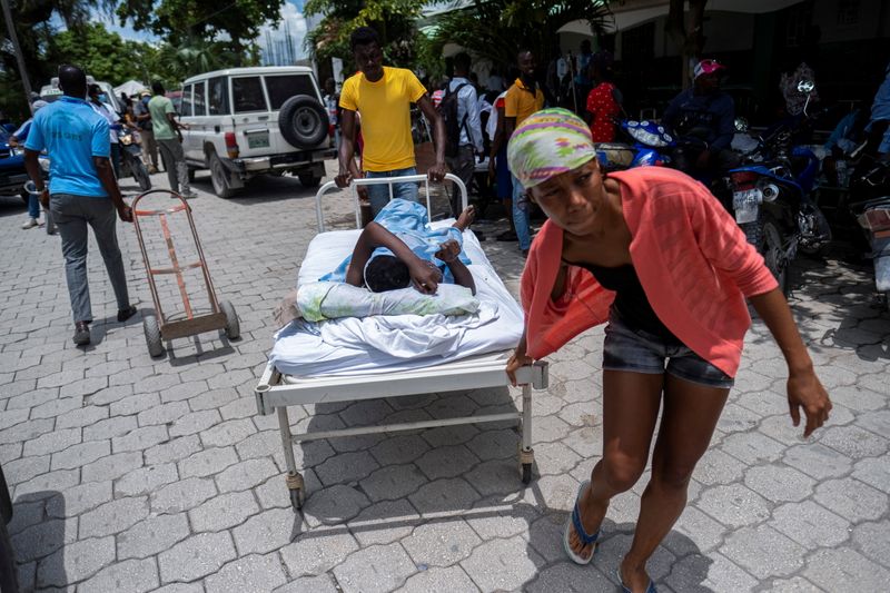 ハイチ地震死者1400人超、医療施設が逼迫　熱帯低気圧接近