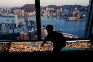 アングル：香港、厳しい入国制限で金融ハブの魅力低下も　頭脳・資金流出