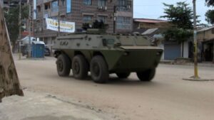 西アフリカのギニア、軍の特殊部隊が大統領拘束　憲法停止を宣言