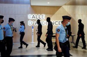 パリ同時多発攻撃の公判開始、被告「職業はIS戦闘員」