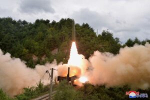 北朝鮮の飛翔体、まだ分析中　弾道ミサイルの可能性＝中山防衛副大臣