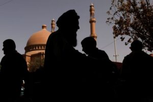 アフガンのシーア派モスクで自爆攻撃、46人死亡　ＩＳが犯行声明