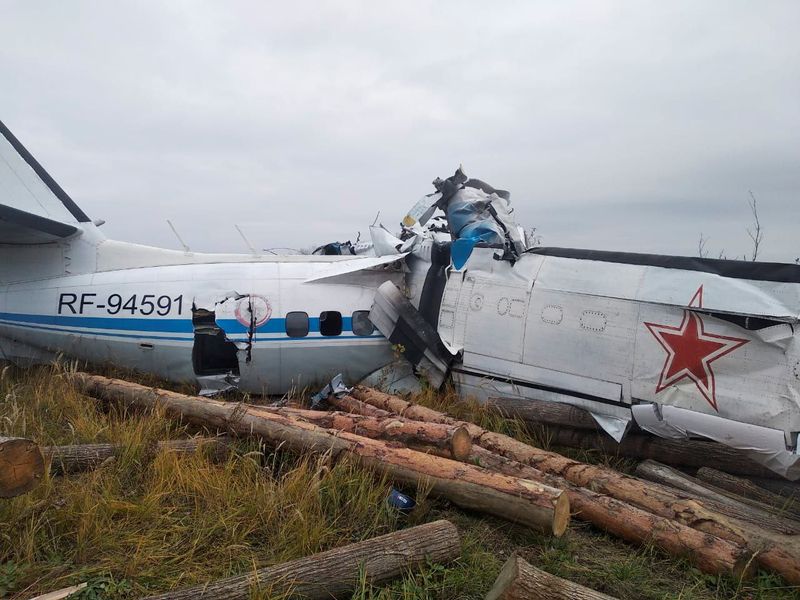 ロシアで航空機墜落、パラシュート愛好家ら16人死亡