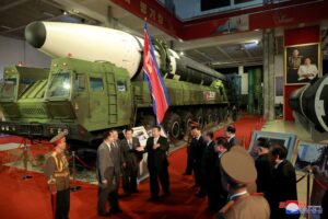 焦点：韓国と北朝鮮の「軍拡最前線」、兵器展示会でつばぜり合い