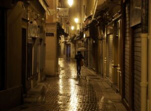 仏政府、低所得家計に100ユーロのインフレ手当支給へ