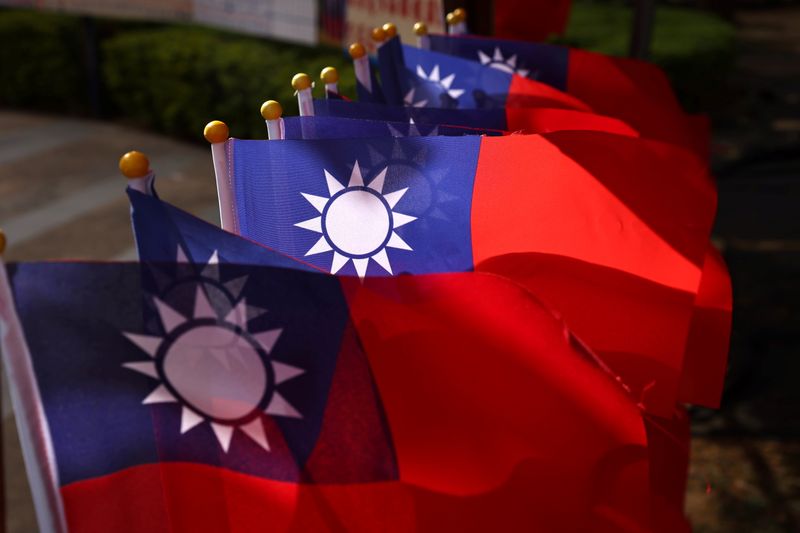 台湾、防空識別圏侵入の中国軍機に緊急発進