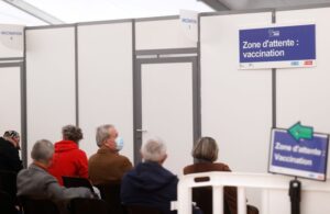 フランスも新型コロナ第5波入り、新規感染2日連続1万人超え