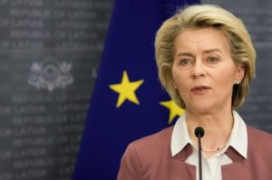 EU、オミクロン株全容判明までワクチン加速で備えを＝欧州委員長