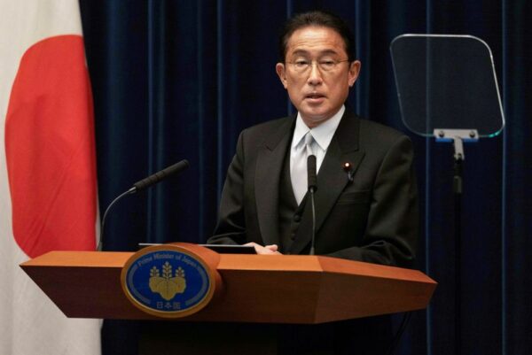 岸田首相が所信表明「賃上げに全力」、世界の物価上昇の波及懸念で