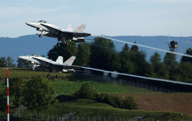 スイス、次期戦闘機にＦ３５選定　米国製の迎撃ミサイルも購入へ