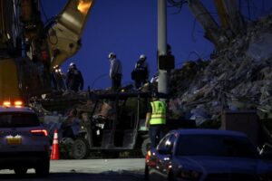 フロリダ州マンション崩落、捜索を打ち切り　生存者見込めず
