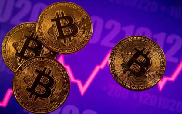 ビットコイン法定通貨化、エルサルバドルの約8割が懐疑的＝調査