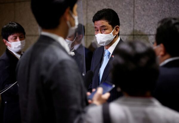 北朝鮮の飛翔体、約500キロ飛行し日本のEEZ外に落下＝岸防衛相