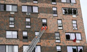 米ニューヨークの集合住宅で火災、子ども含む19人死亡