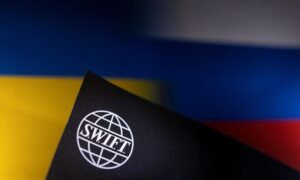 情報BOX：ロシアのSWIFT排除、その威力と世界への影響