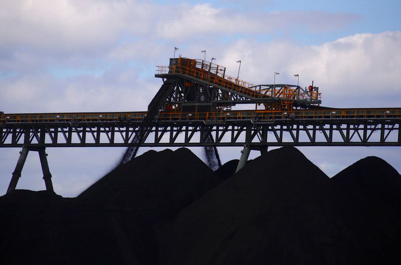 豪政府、ロシア産石炭の輸入停止検討する国支援へ