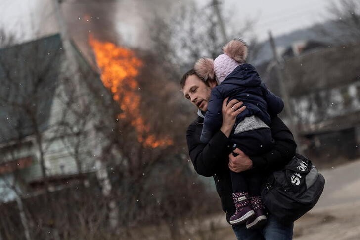 ウクライナ首都近郊の町に砲撃、避難者逃げ回る＝ロイター目撃者