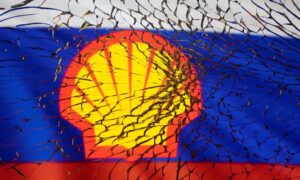シェル、ロシア産原油の購入停止　完全撤退表明