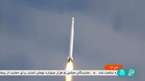 イラン、2基目の軍事衛星打ち上げ 核・ミサイル開発の懸念高まる
