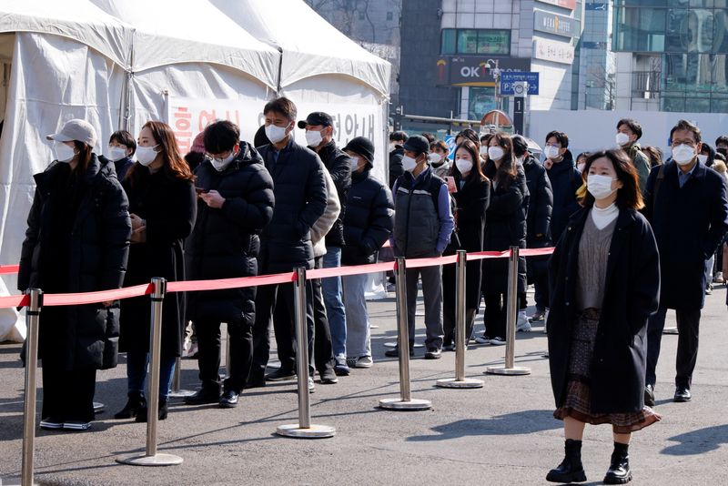 韓国、コロナ新規感染者が過去最多の34万2446人