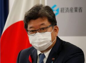 日本は750万バレルを民間備蓄から放出、IEA協調＝萩生田経産相