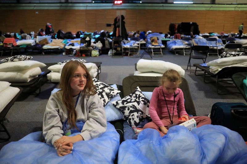 ウクライナ難民250万人が隣国流出、東欧諸国の受け入れ限界に
