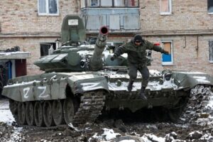 ロシア、キエフ包囲に向け軍再編　ベラルーシからの攻撃懸念台頭