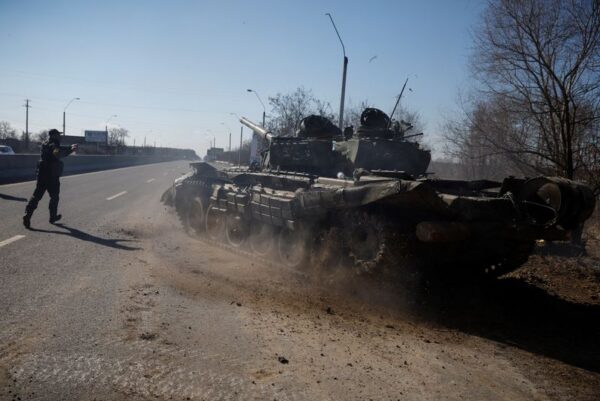 ロシア軍、キエフ中心部から25キロ超の地点で足止め状態＝英軍
