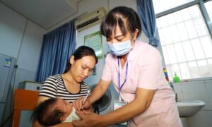 カナダ、中国軍と共同開発したワクチンが臨床試験へ 医師が懸念示す