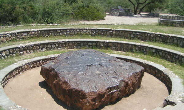 重さ60トン　世界最大級のホバ隕石