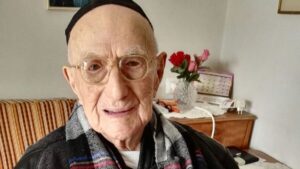 ホロコースト生還者　113歳の男性死去