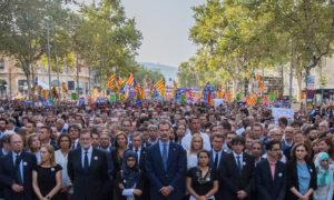 【写真】スペイン反テロ行進「私は恐れない」50万人　王も参加