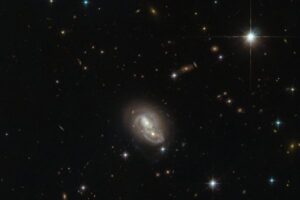 ハッブル望遠鏡がとらえた銀河同士の衝突