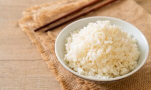 お米は冷やしてから食べるとダイエット効果がある説は本当か？