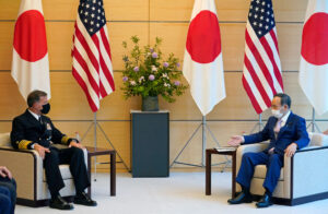 菅首相、アクイリノ米印太平洋軍司令官と会談　中国による現状変更の試みに反対で一致